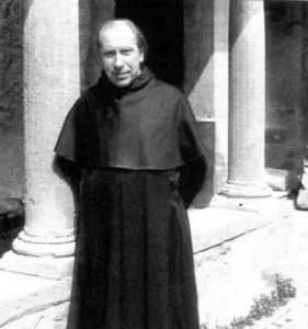 Una rarissima foto di Turoldo con l'abito.