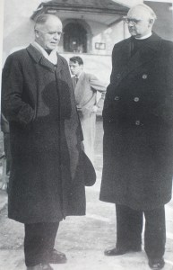 Von Balthasar con Otto Karrer 1888-1976), gesuita che lasciò la Compagnia per dedicarsi fallendo) ad esperimenti ecumenici.