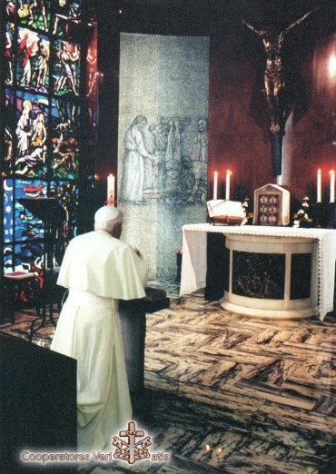 _001 BXVI Eucaristia 15